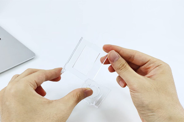 Plastic Mini Slab Stand Easel Clear Sliding Display 35PT Trading Game Sport Card Display Stand